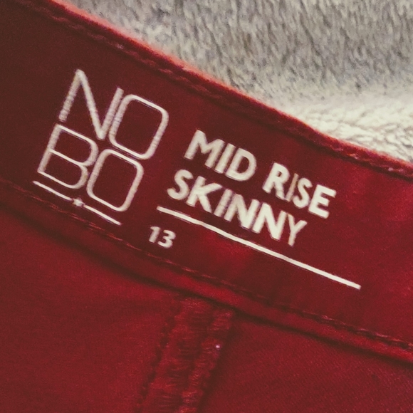 Red juniors skinny Pants - Picture 3 of 3